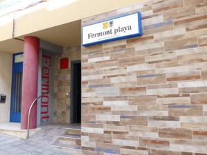 3_q4a24ju2vv_monqar_playa_fachada_entrada (8).jpg